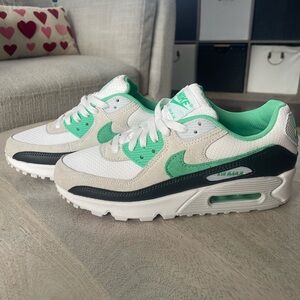 New Nike Air Max 90 Shoes
"Spring Green” White
Men's Size 6 / women's size 7.5
